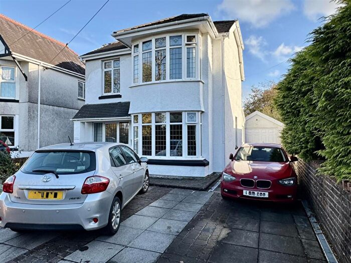 4 Bedroom Detached House For Sale In Pentwyn Road, Ammanford, SA18