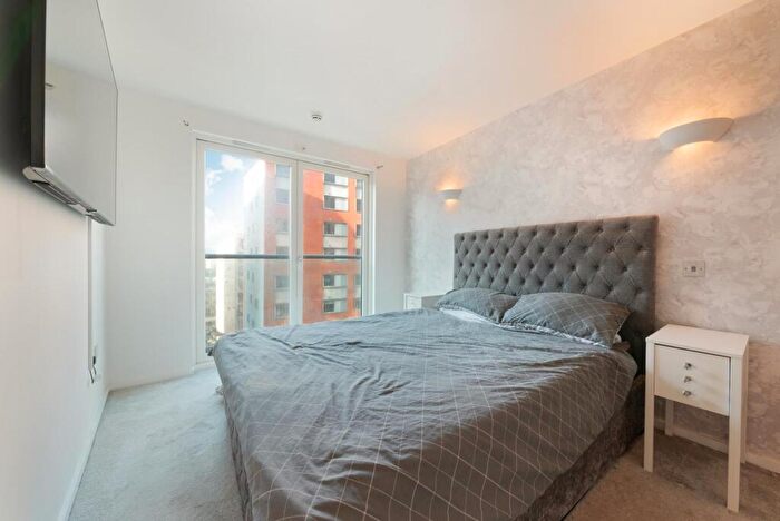 2 Bedroom Apartment To Rent In New Providence Wharf, Fairmont Avenue, London, E14