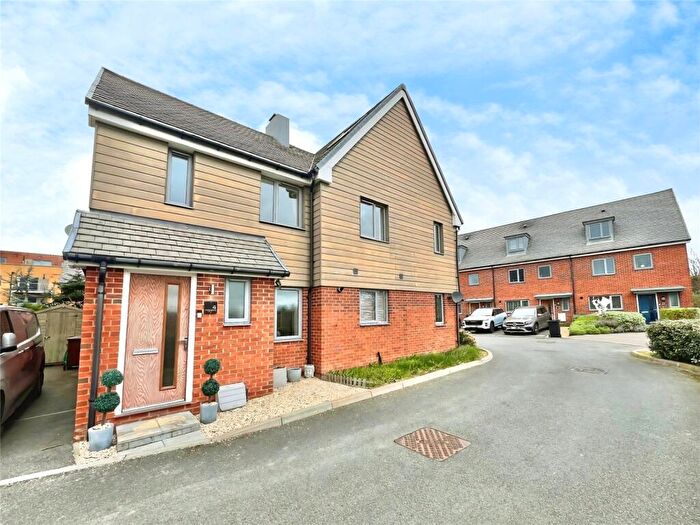 2 Bedroom Semi Detached House For Sale In Worcester Drive, Swanley, Kent, BR8