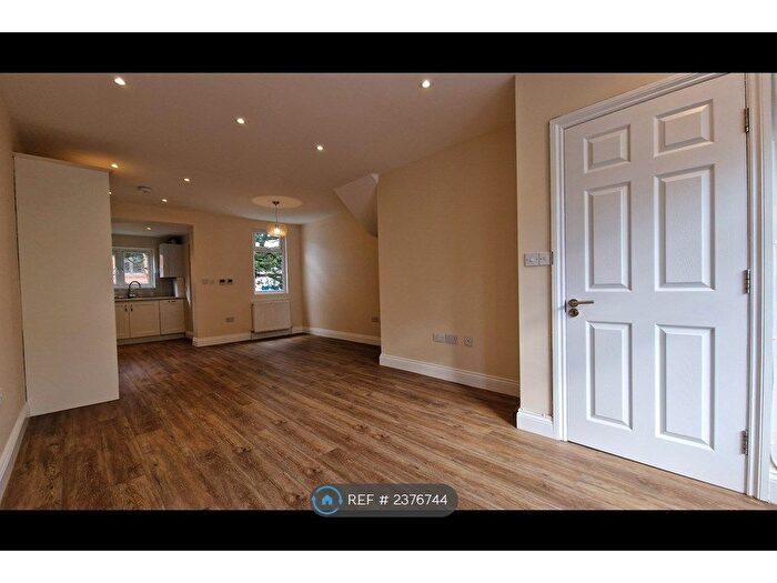 3 Bedroom End Of Terrace House To Rent In Edward Rd, Coulsdon Town, CR5