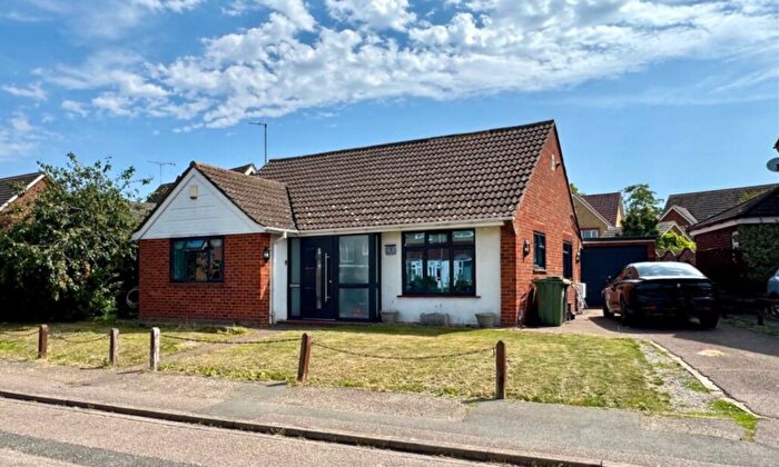 2 Bedroom Detached Bungalow For Sale In Home Close, Stotfold, Hitchin, SG5