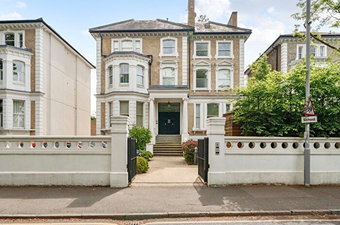 2 Bedroom Flat For Sale In Langley Road, Surbiton, KT6