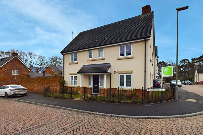 4 Bedroom Detached House To Rent In Dartford Rise, Farnborough, Hampshire, GU14