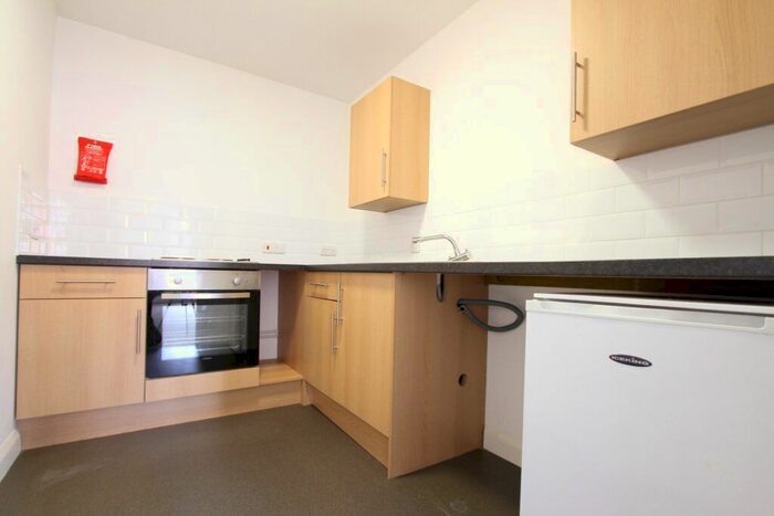1 Bedroom Flat To Rent In High Street, Banbury, Oxon, OX16