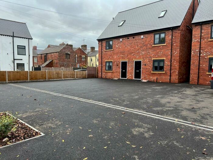 3 Bedroom Semi-Detached House To Rent In Sheffield Close, Worksop, Creswell, S80