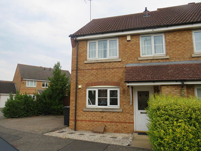 3 Bedroom House To Rent In Gorseway, Hatfield, AL10