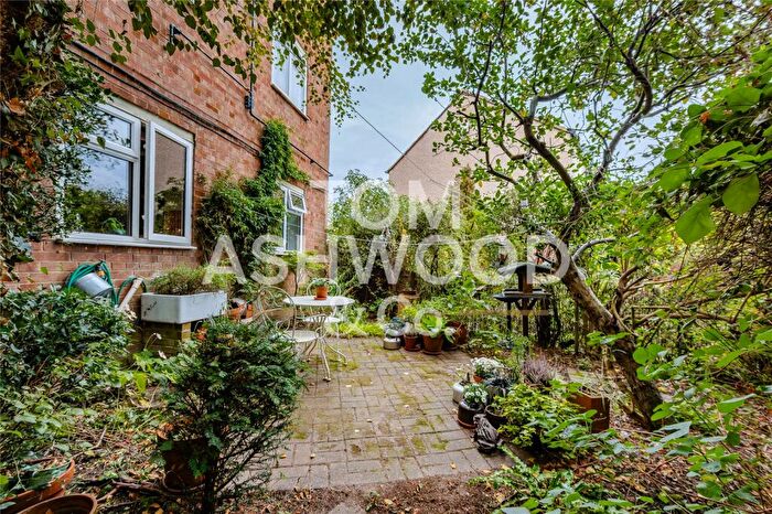 2 Bedroom Apartment For Sale In Bradfield Drive, Barking, IG11
