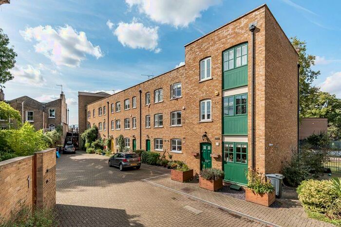 3 Bedroom House To Rent In Nightingale Mews, London, E3