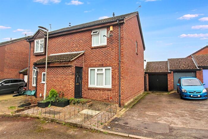 3 Bedroom Semi Detached House For Sale In Pemberton Gardens, Calcot, Reading, RG31