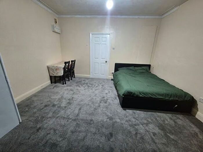 Studio To Rent In Southfield Park, North Harrow, HA2