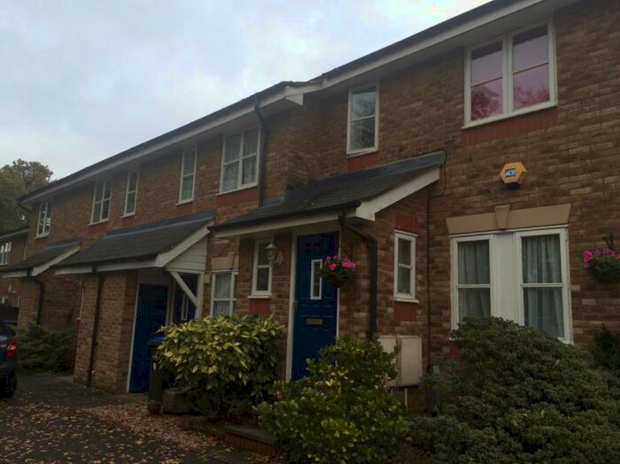 2 Bedroom Terraced House To Rent In Macleod Road, Winchmore Hill, N21