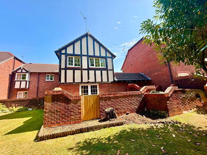 3 Bedroom House For Sale In Sutton Close, Macclesfield, Cheshire, SK11
