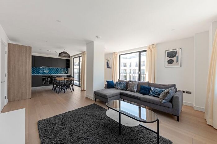 3 Bedroom Flat To Rent In Rosewood Building, London, E2
