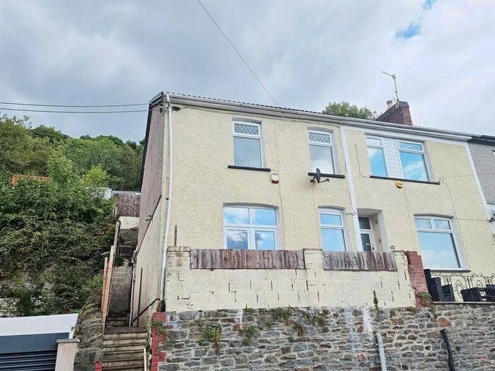 3 Bedroom End Of Terrace House To Rent In Pantygraigwen Road, Graigwen, Pontypridd, CF37