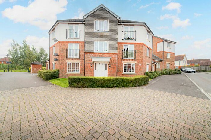 1 Bedroom Flat To Rent In Holt Close, Ashford, TN23