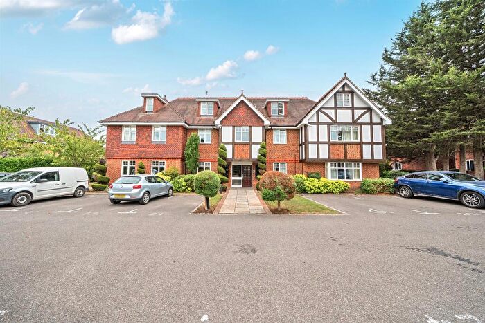 2 Bedroom Apartment For Sale In Shoppenhangers Road, Maidenhead, SL6