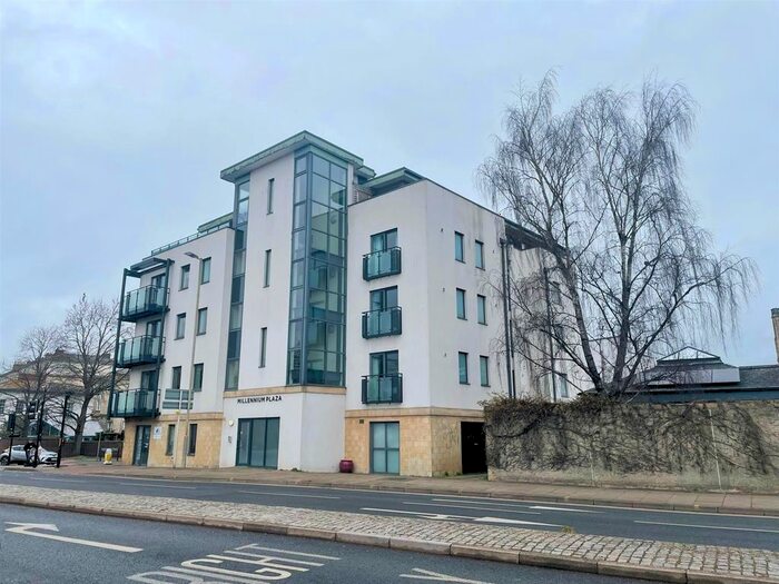 2 Bedroom Flat To Rent In Millennium Plaza, Warwick Place, Cheltenham, GL52