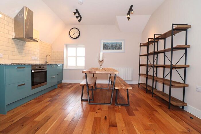 2 Bedroom Apartment To Rent In Howard Gardens, City Centre, CF24