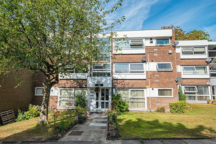 1 Bedroom Flat For Sale In The Moorlands, Leeds, West Yorkshire, LS17