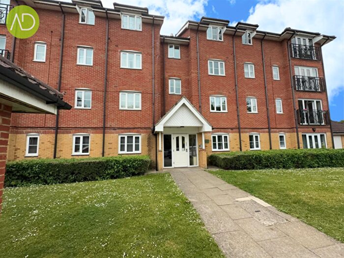 2 Bedroom Apartment To Rent In Winnipeg Way, Canada Fields, EN10