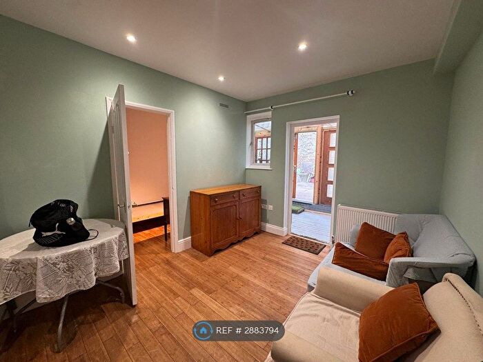 3 Bedroom Flat To Rent In Neasdon, London, NW10