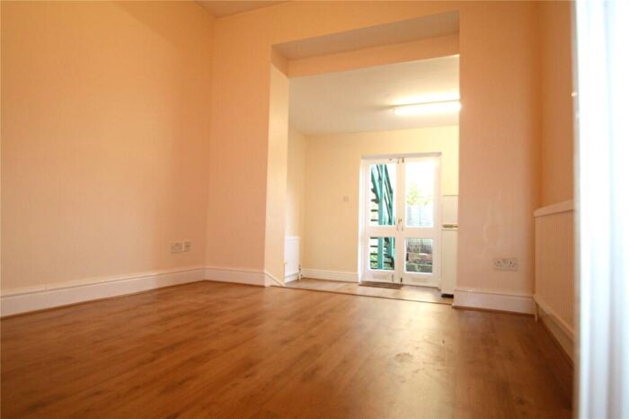 1 Bedroom Apartment To Rent In Hertslet Road, Holloway, Islington, London, N7