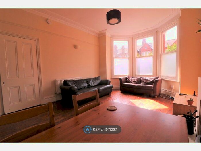 3 Bedroom Semi-Detached House To Rent In Croxted Road, Croxted Road, SE21