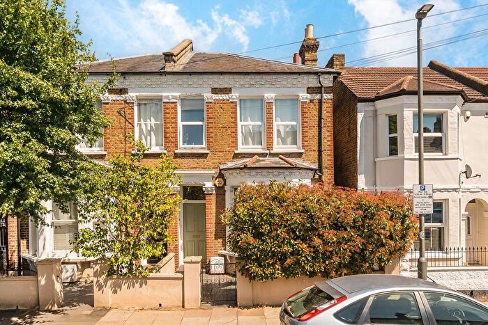2 Bedroom Maisonette For Sale In Trevelyan Road, London, SW17