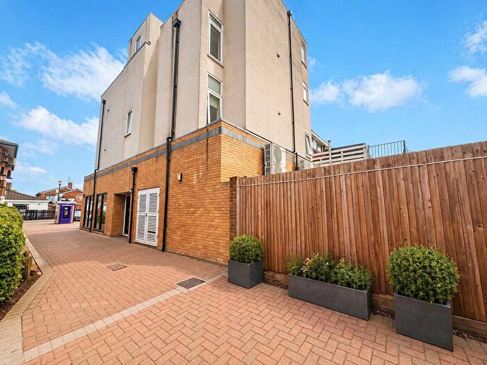 2 Bedroom Flat To Rent In Jansel Square, Aylesbury, HP21