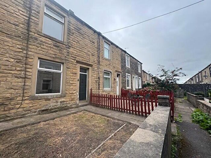 3 Bedroom Terraced House For Sale In West Avenue, Barnoldswick, BB18