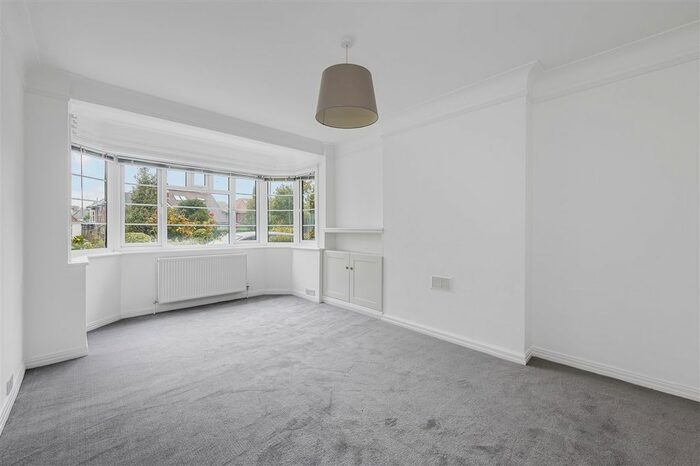 2 Bedroom Flat To Rent In Queens Keep, Park Road, Twickenham, TW1