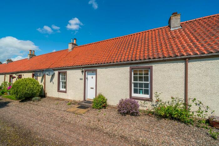 2 Bedroom Cottage For Sale In Collier Row, Peat Inn, KY15