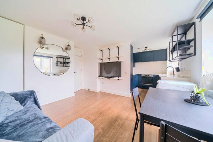 2 Bedroom Flat To Rent In Thompson House, John Williams Close, New Cross, London, SE14