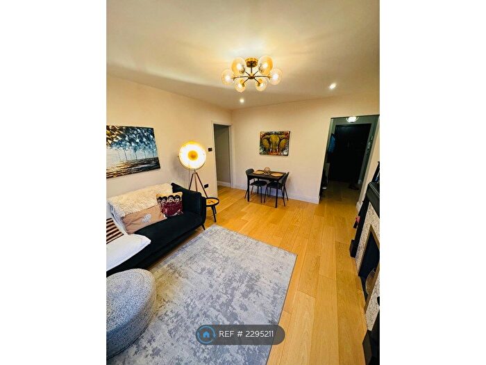 2 Bedroom Flat To Rent In Gliddon Road, London, W14
