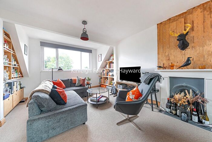 2 Bedroom Flat To Rent In Longley Road, London, SW17