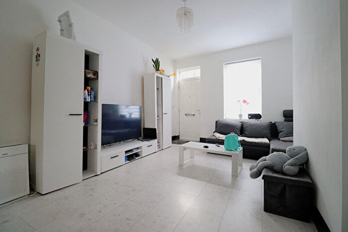 2 Bedroom Terraced House For Sale In Castle Street, Barnsley, S70