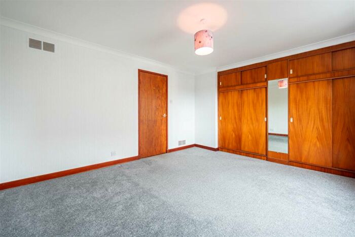 2 Bedroom Flat For Sale In Muirton Place, Perth, PH1