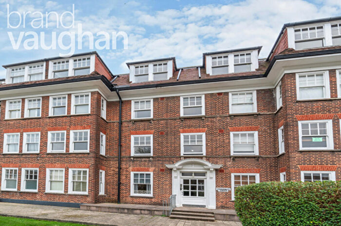 2 Bedroom Flat To Rent In Rochester Close, Rochester Gardens, Hove, BN3