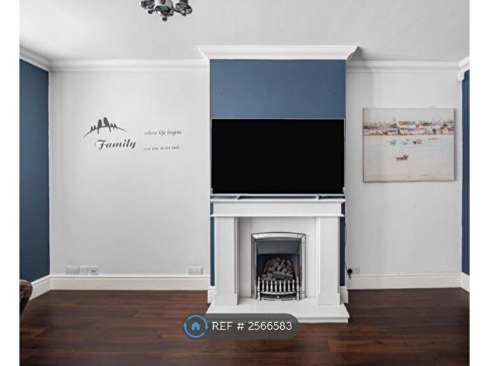 5 Bedroom Semi-Detached House To Rent In Green Lane, Purley, CR8