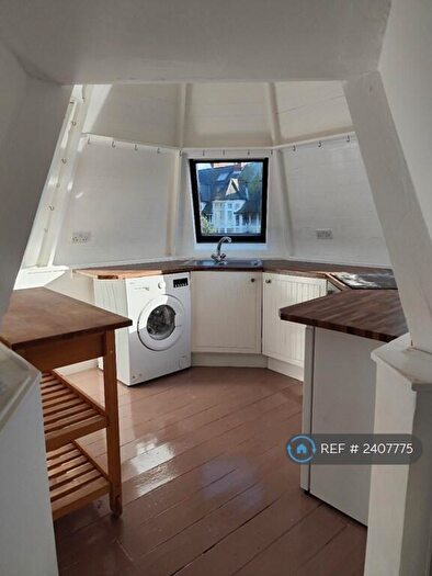 2 Bedroom Flat To Rent In The Crescent, Bournemouth, BH1