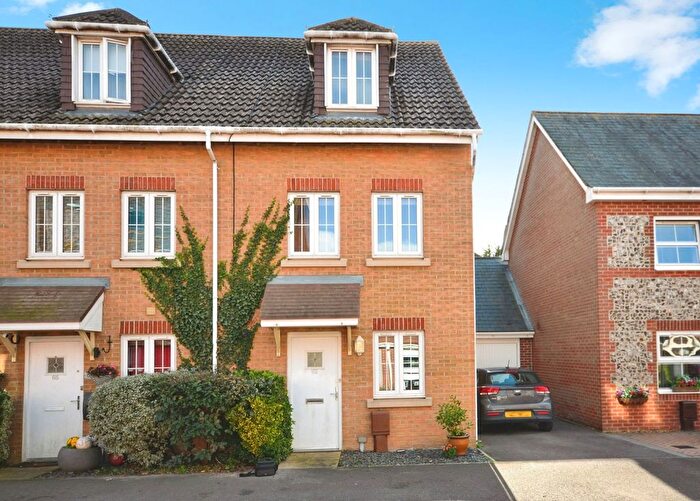 4 Bedroom Terraced House For Sale In Osborne Way, Rose Green, PO21