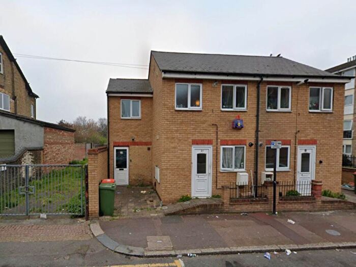 1 Bedroom Flat To Rent In Atherton Road, Forest Gate, London, E7