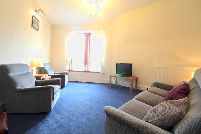 1 Bedroom Flat To Rent In Menzies Road, Top Floor, AB11