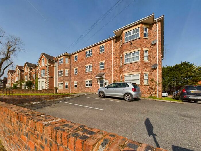 2 Bedroom Flat To Rent In Riverside Court Thorburn Road, Wirral, CH62