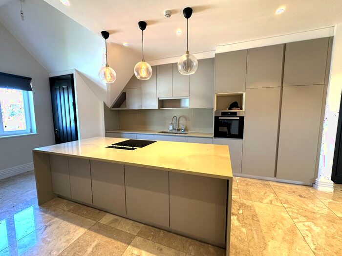 3 Bedroom Flat To Rent In Brampton Grove, London, NW4