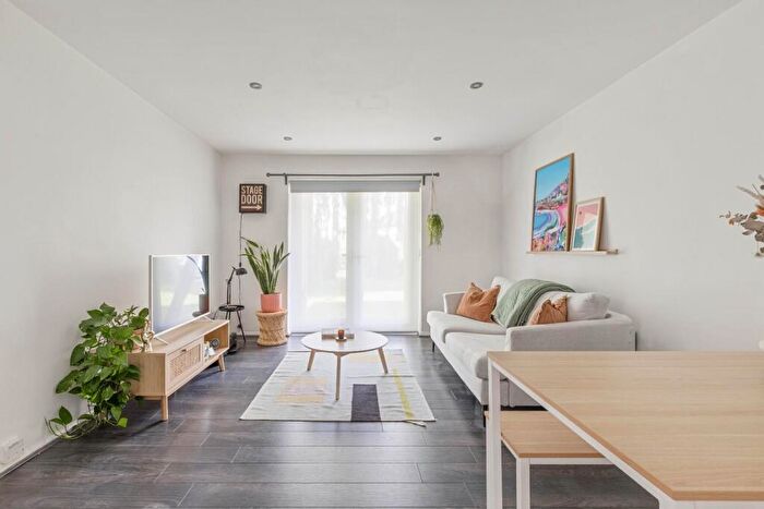 2 Bedroom Flat For Sale In Montana Gardens, London, SE26