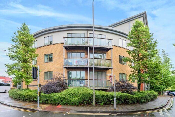 2 Bedroom Flat To Rent In High Wycombe, Buckinghamshire, HP11