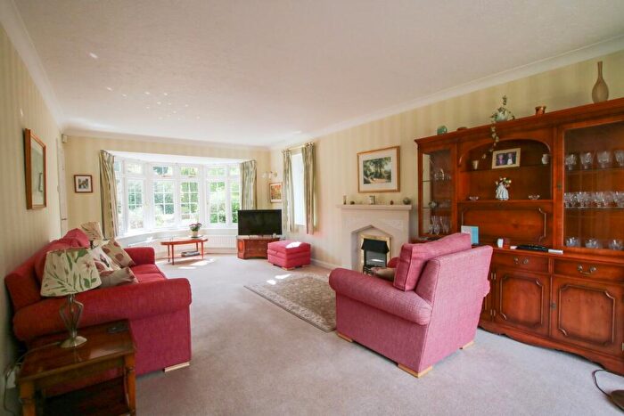 4 Bedroom Detached House For Sale In Martins Drive, Wokingham, RG41