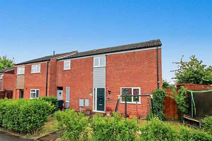 3 Bedroom Semi-Detached House For Sale In Jubilee Close, Islip, NN14