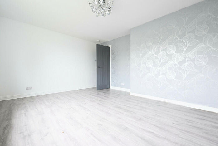2 Bedroom Flat To Rent In Glamis Drive, Greenock, PA16
